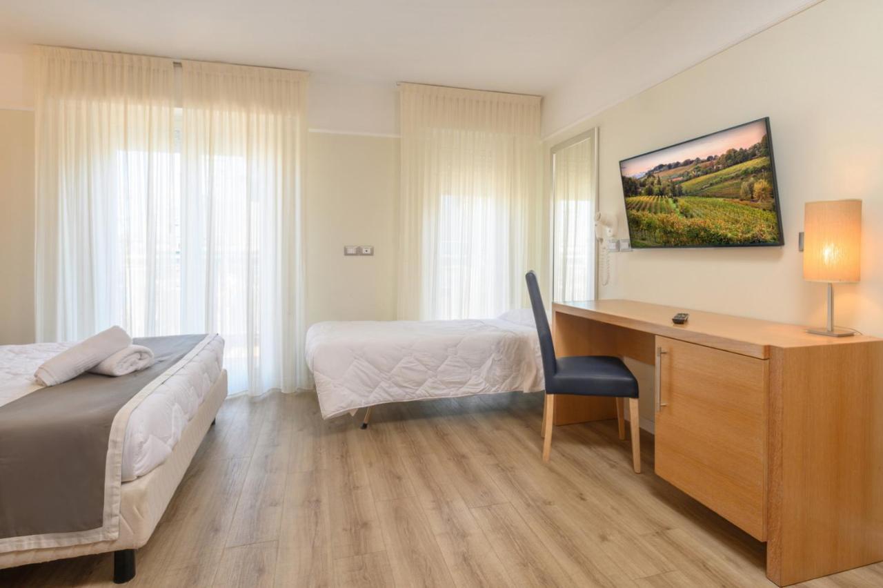 Atlas Hotel Riccione Eksteriør bilde